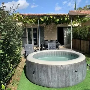 En Provence, Jardin Privatif Avec Jacuzzi Hébergement de vacances